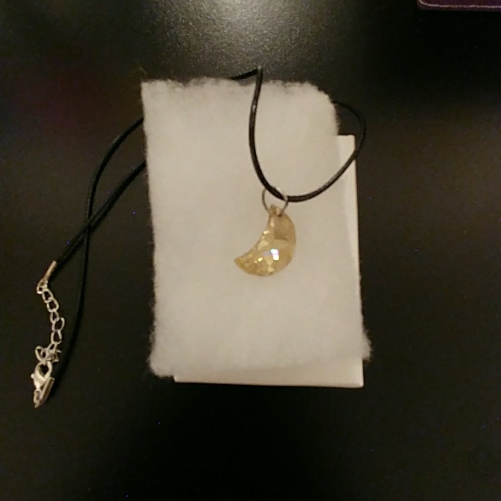 🔥CLEARANCE! Golden Topaz Crystal Moon Necklace - Picture 5 of 8